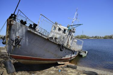 コンゴ共和国の貿易：貿易収支、輸出・輸入の構成について。主な輸出品や輸入品は何？